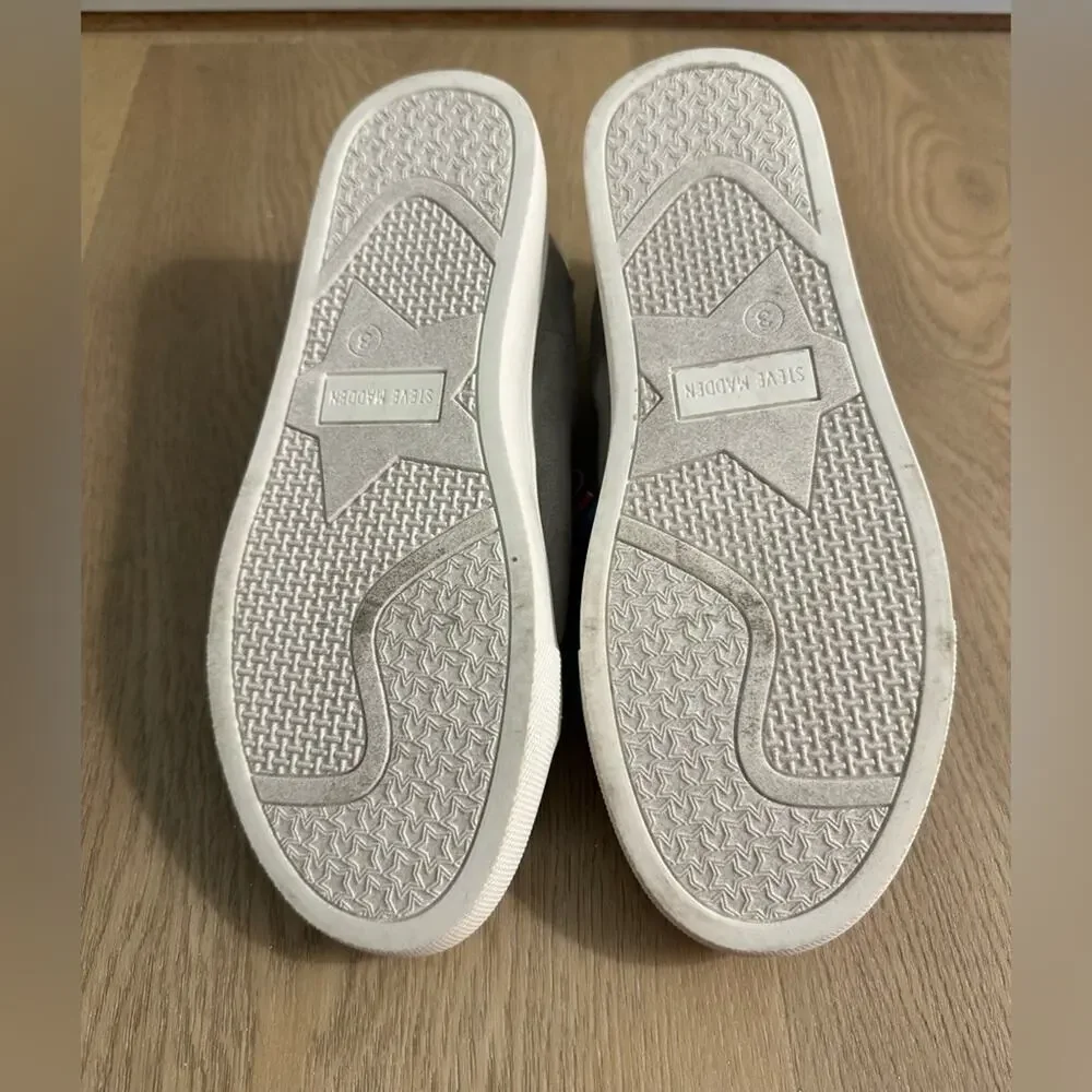 Kids Steve Madden Size 3 Graphic Sneakers